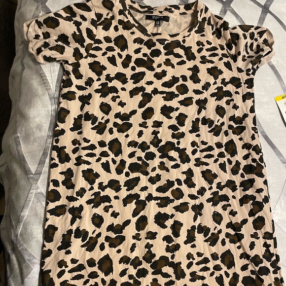 Super cute Brunette The Label leopard print dress in excellent condition - Picture 2 of 3